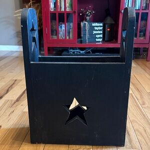 Black Star Cutout Wooden Magazine Holder